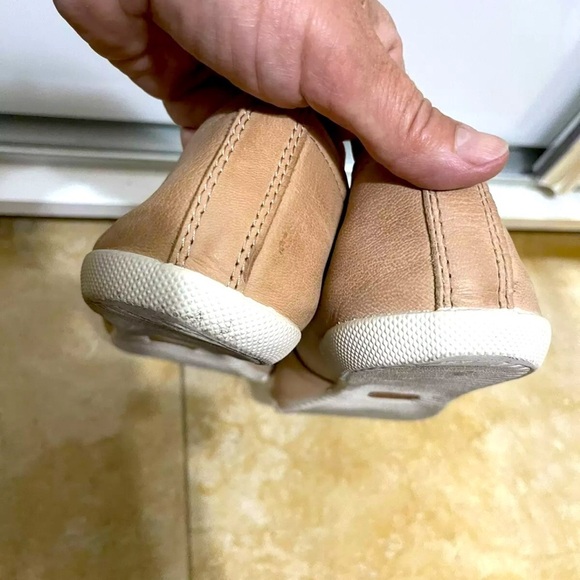 Frye Slip On Sz 11M leather Women Shoes light brown/ beige color - Picture 4 of 8